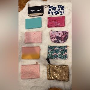 small makeup bags for sale. can be sold in bundle or by piece.